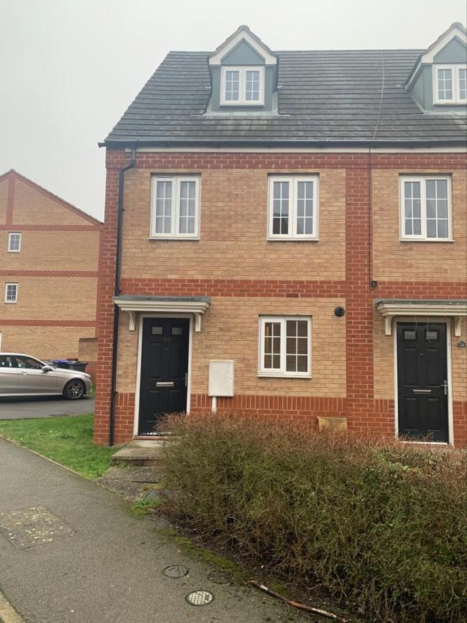 Villa Turners Gardens Northampton Exterior foto