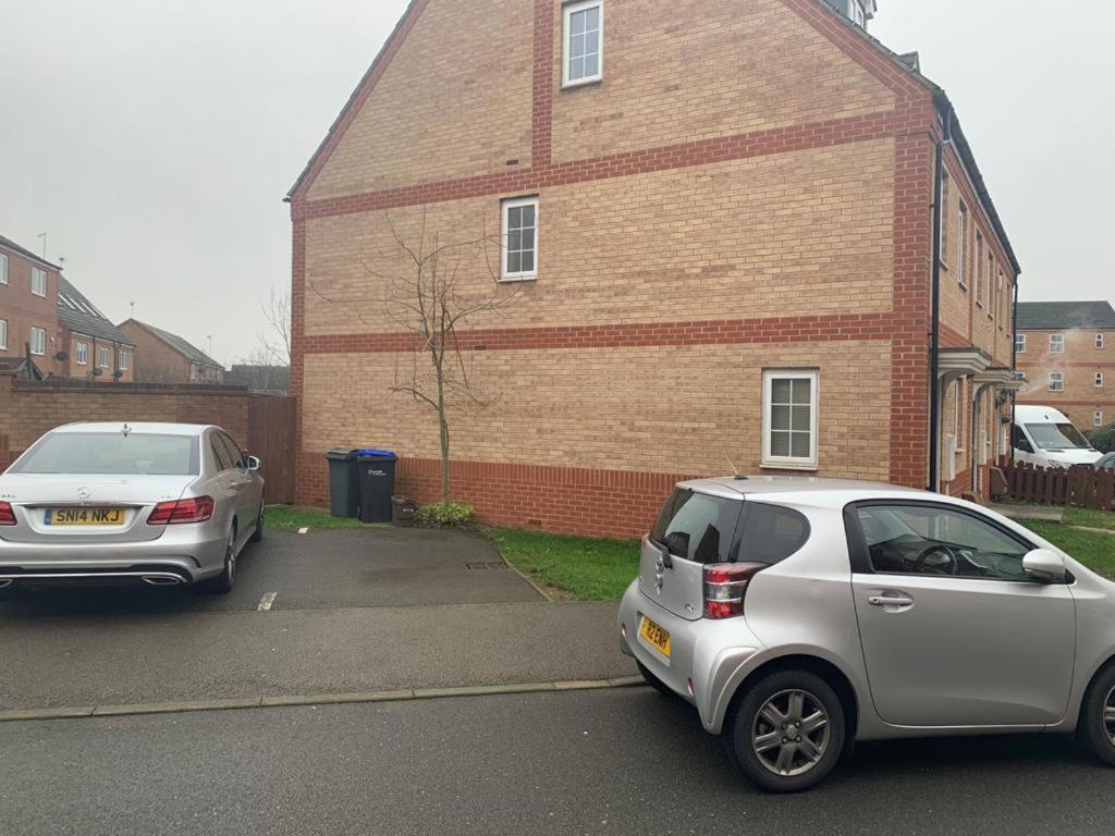 Villa Turners Gardens Northampton Exterior foto
